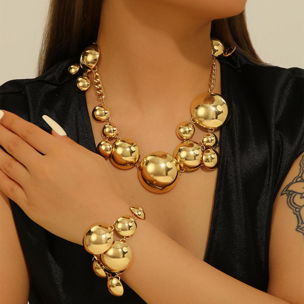 Collana con ciondolo rotondo liscio in metallo per gioielli europei e americani design senso catena industria pesante decorazione collana clavicola