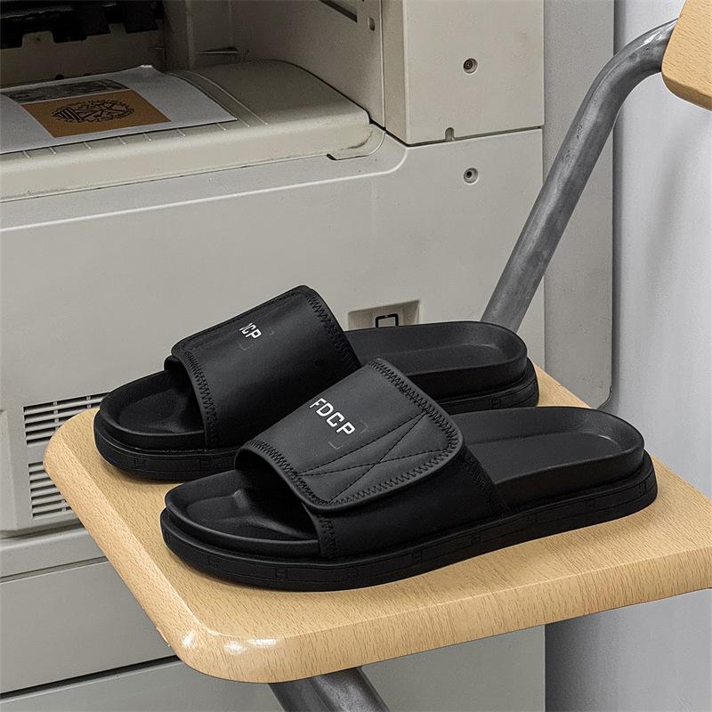 Kapcie męskie obuwie zewnętrzne letnie nowa modna marka antypoślizgowe sandały męskie buty plażowe 371266-J