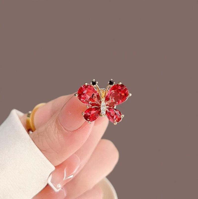 Fashion Exquisite Butterfly Enamel Brooches for Women Girls Cute Butterfly Small Pins Temperament Corsage Clothing Accessories