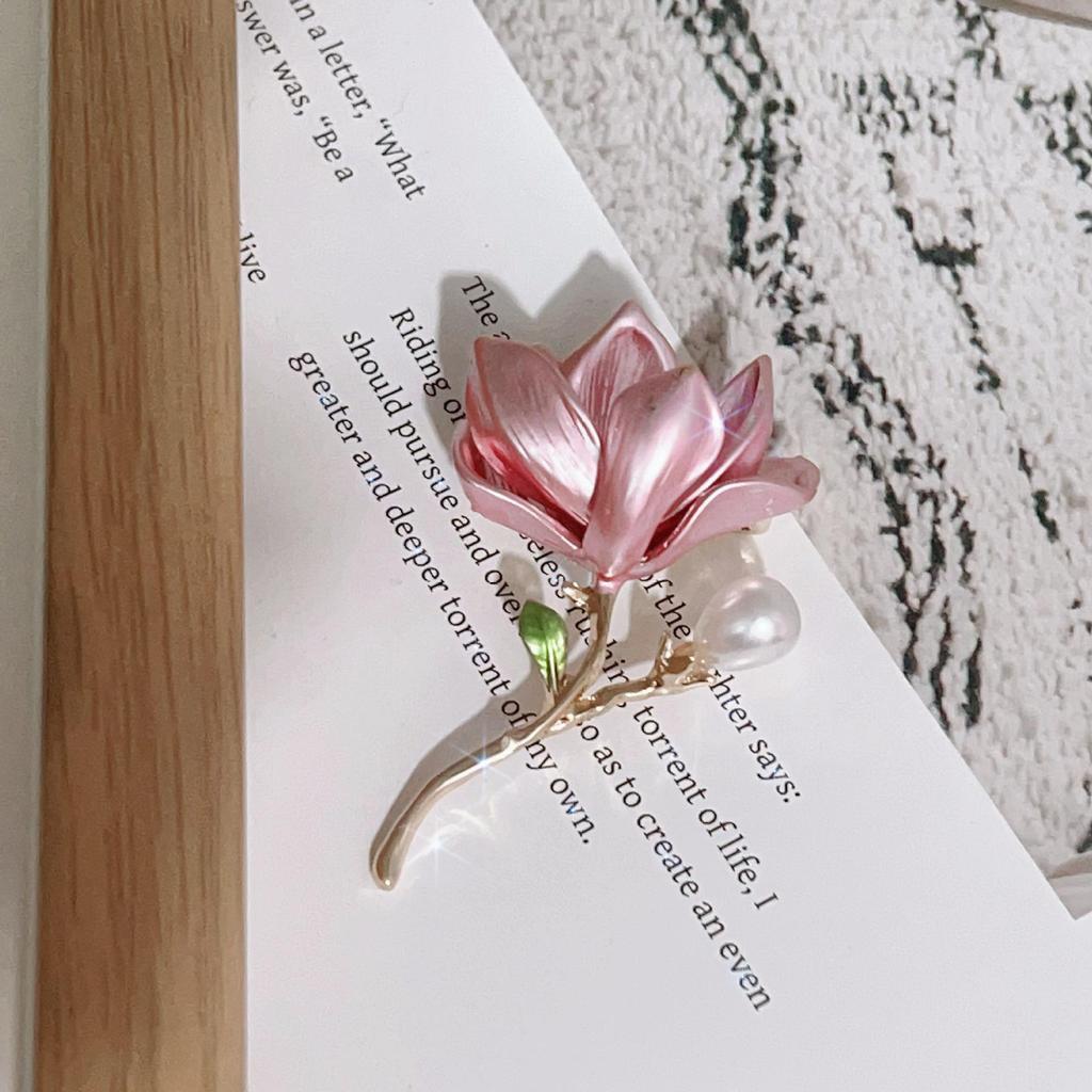 Magnolia Brooch: High-End Light Pink Luxury Lapel Pin - Women's Quality Waist-Defining Jewelry Accessory