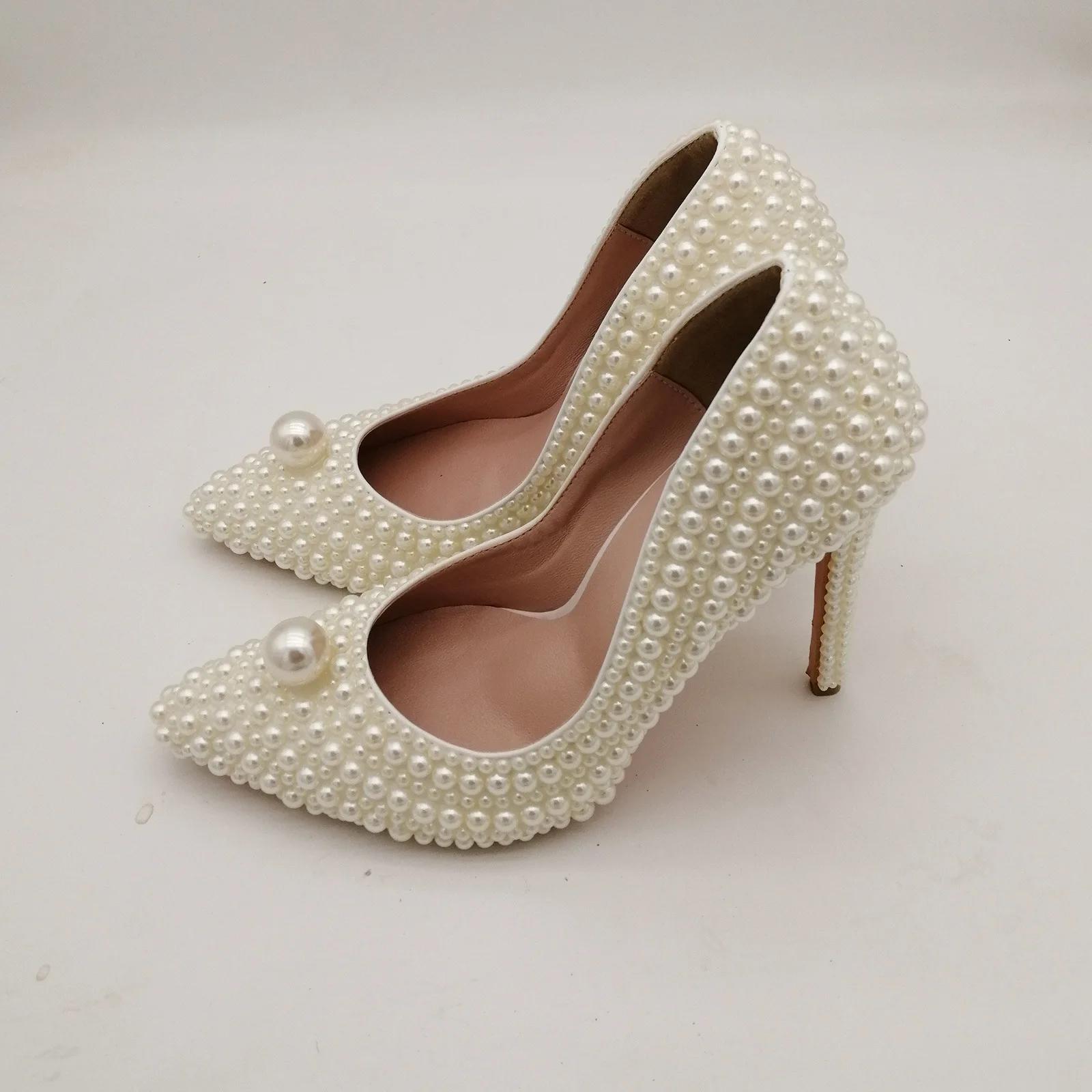 Модные новые туфли на тонком каблуке с острыми краями из белого жемчуга для свадебного — фото 4