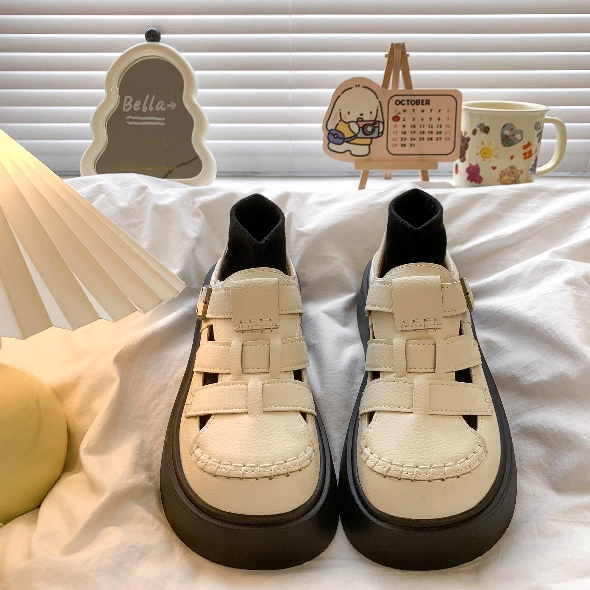 

French Roman sandals women s summer 2025 new pig cage shoes retro Mori thick-soled hollowed-out Birkenbaotou half-drag 40