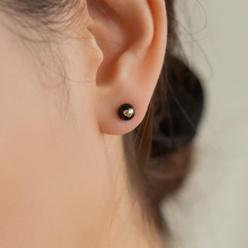 LUNNE 14k Black Onyx Heart Earrings (14k Gold) C07