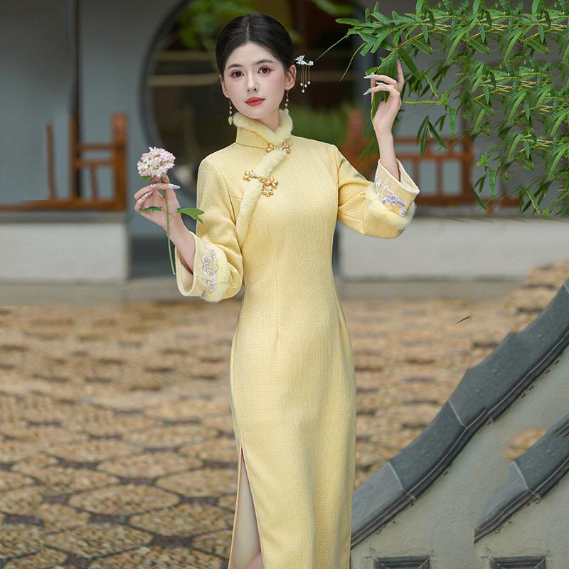 Yellow velvet thickened winter clothing national style new Chinese long-sleeved cheongsam improved young women's retro waist autumn and winter