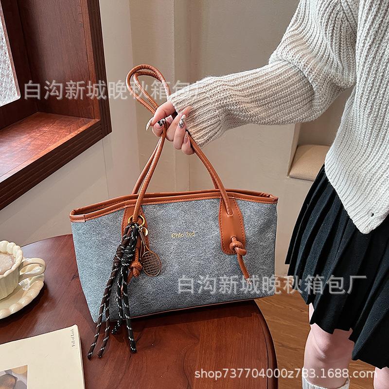 Trend Bag Women's New Retro Popular Fashion Shoulder Bag Texture Casual Versatile Tote Bag