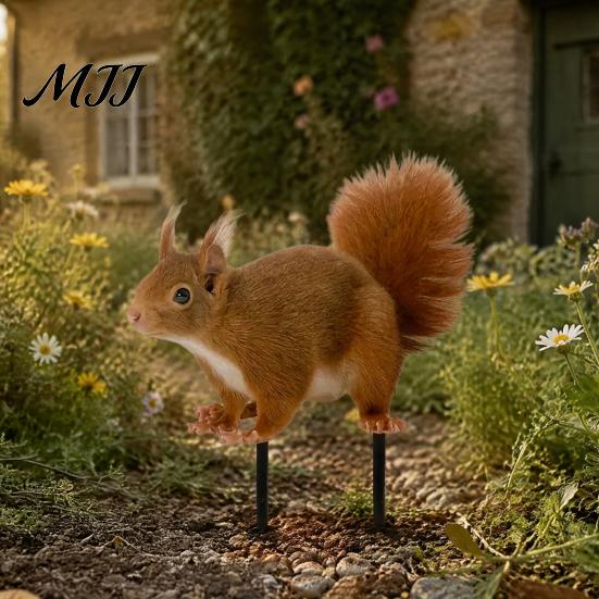Garden Ornaments for Outdoor Spaces Realistic Squirrel Stake, 2D Flat Acrylic Yard Art Waterproof Decor Flower Beds Cute Ornament Lawn Patio