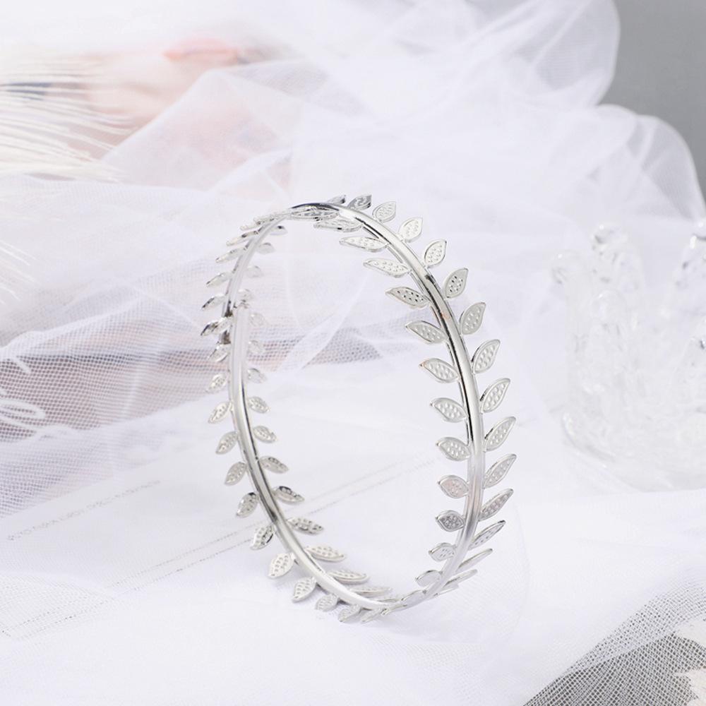 Vintage Metal Leaf Sawtooth Bracelet: European & American Fashion