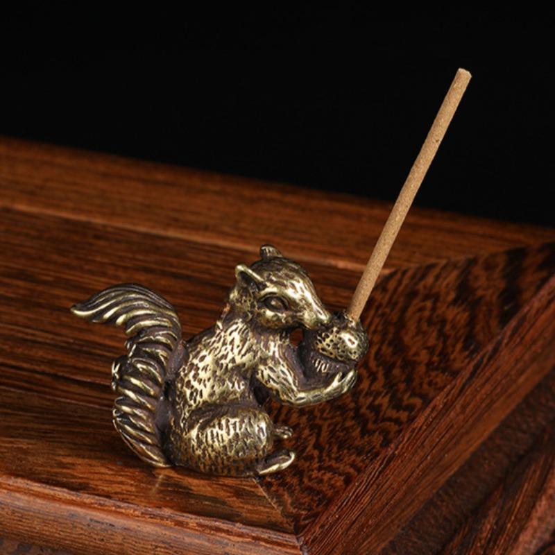 Cute Brass Squirrel Ornament Solid Copper Statue Figurines Brass Squirrels Nuts Tea Pot Incense Holder Desk Decoration