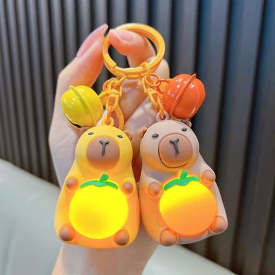 Kreslená kapybara panenka klíčenka se světly Kreativní anime klíčenka noční světlo přívěsek