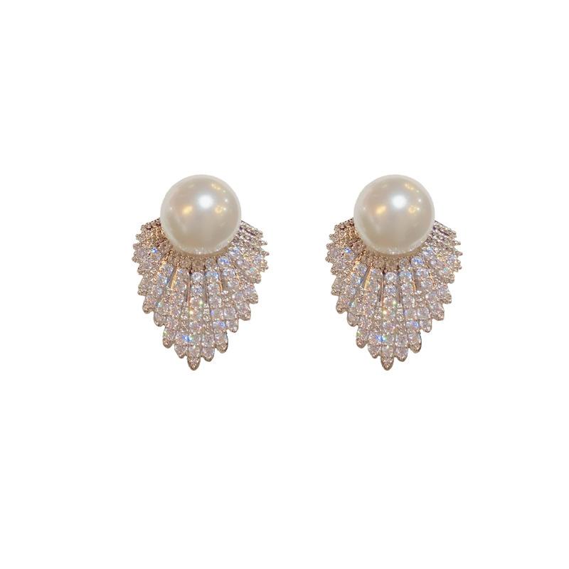 Women s Fashion Light Luxury Retro Personalized Earrings 1 pair