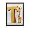 Poster Lächelnde Giraffe mit dem Buchstaben T Poster Lächelnde Giraffe mit dem Buchstaben T, 30X40 cm, Holzrahmen Dunkelbraun, Mattpapier 230 g/m²
