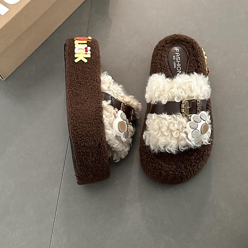 

Милая мультяшная пряжка ремня, пушистые туфли, женские 2025, осень и зима, новая верхняя одежда, универсальные хлопковые тапочки, хлопковые тапочки на перемычке, тренд 40