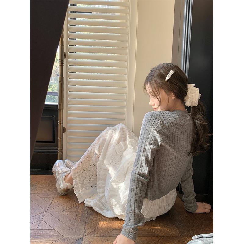 

] New colors are coming~ Lace pearl casual women with heightened lace at the bottom of the crescent moon 40