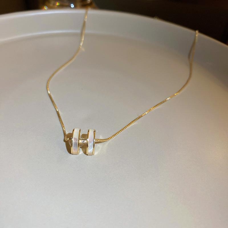 Koreanische exquisite Zirkonia-Blumenkette: Elegantes, vielseitiges Design für einen stilvollen Akzent