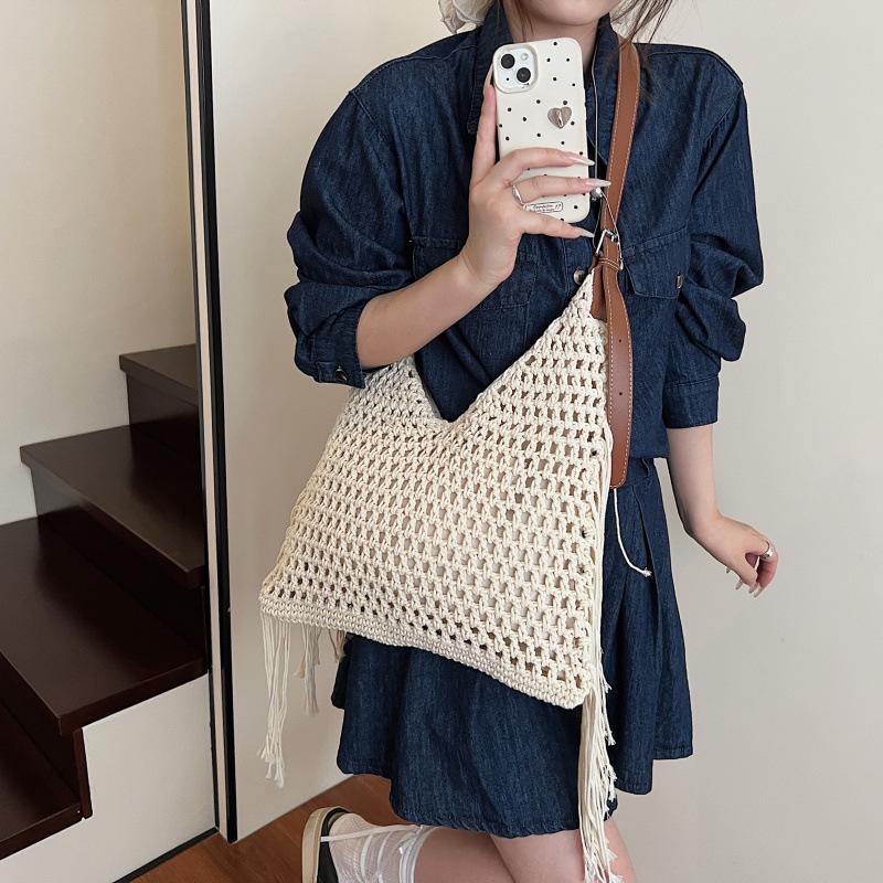 Vintage tassel hollow braided underarm bag women's summer versatile hand-woven vacation shoulder tote bag