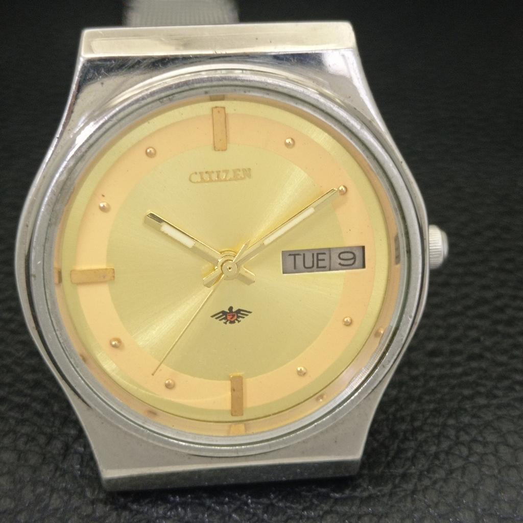 CITIZEN AUTOMATIC 8200 JAPAN MENS VINTAGE GOLDEN COLOR DIAL WATCH a702755-1 R210-a702755