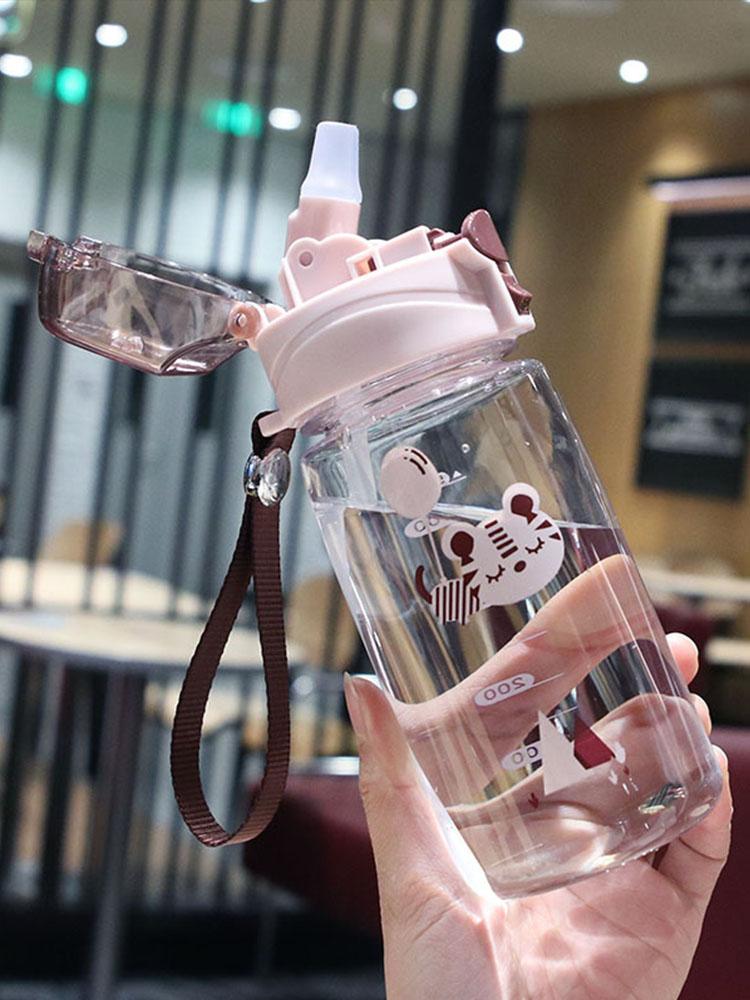 Tazza per bere un bambino da 550 ml. Stampa tigre carina. Scuola per bambini. Bottiglia di paglia per acqua potabile. Tazza per bambino a prova di perdite con tracolla.