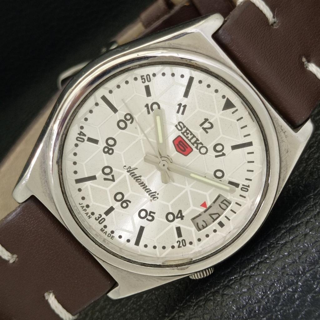 

Б/У винтажные мужские часы SEIKO 5 AUTOMATIC 7009A JAPAN с серебряным циферблатом и датой a433505-2 R117-a433505