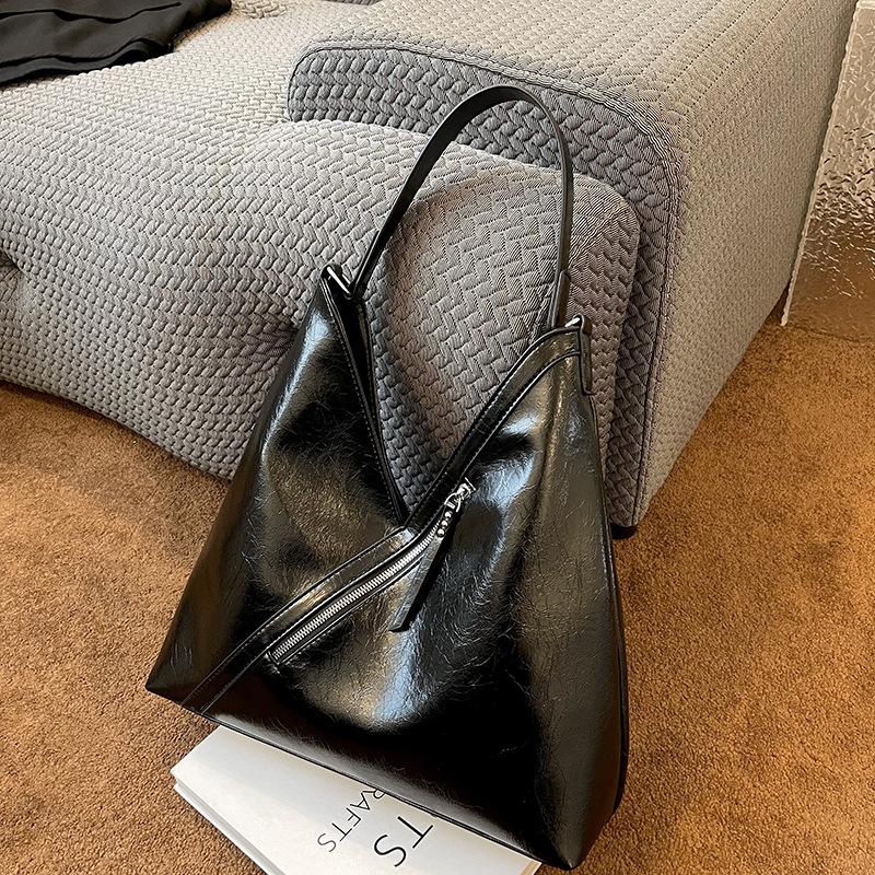 Fashion Versatile Commute Underarm Bags Women Leisure Large Capacity Zippers Decorate Handbag Simple Pu Leather Shoulder Bag