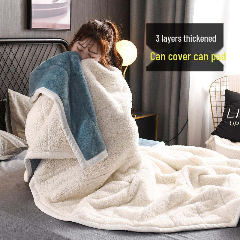 Cozy Three-Layer Flannel and Sherpa Blanket for Autumn and Winter