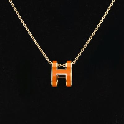 2026 Mode Collier Polyvalent Accessoires Inaltérables Pendentif Exquis pour Femmes Chaîne à Design Multi-couches