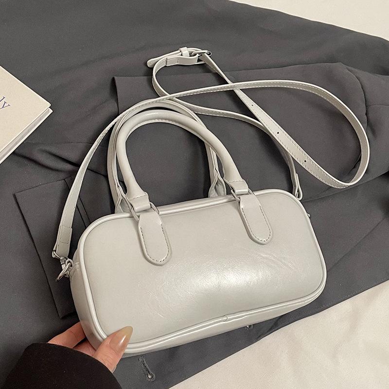 Retro commuting simple Korean version casual solid color portable bowling bag fashion high sense versatile commuting messenger bag