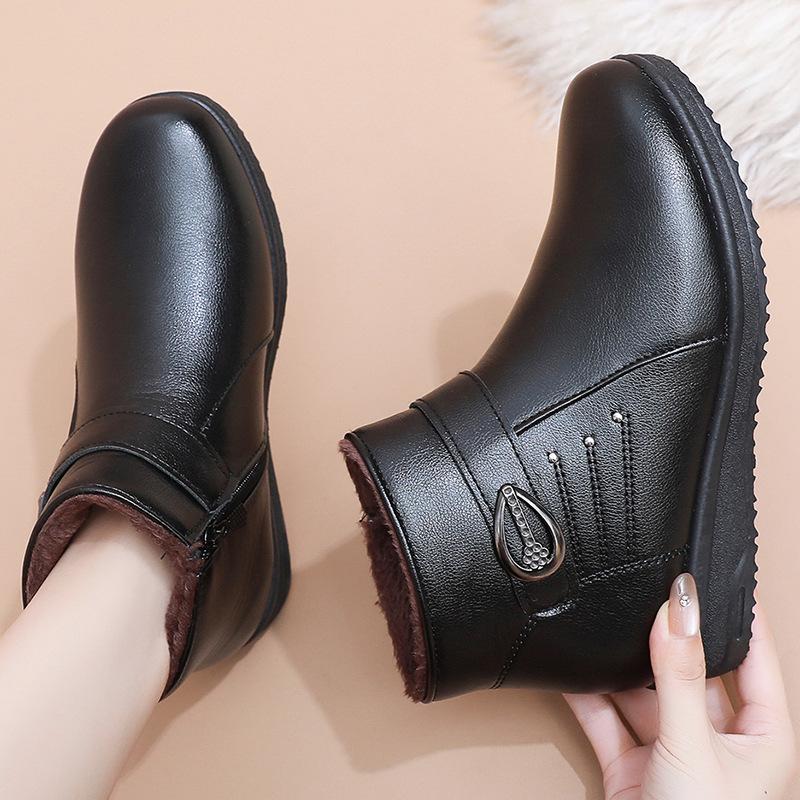 Middle-aged and elderly mother shoes winter soft-soled non-slip cotton boots thickened and velvet short boots women's elderly warm shoes 
