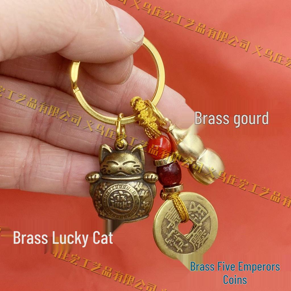 Chinese Style Brass Lucky Cat Keychain Pendant - Fortune Car Charm and Scenic Souvenir