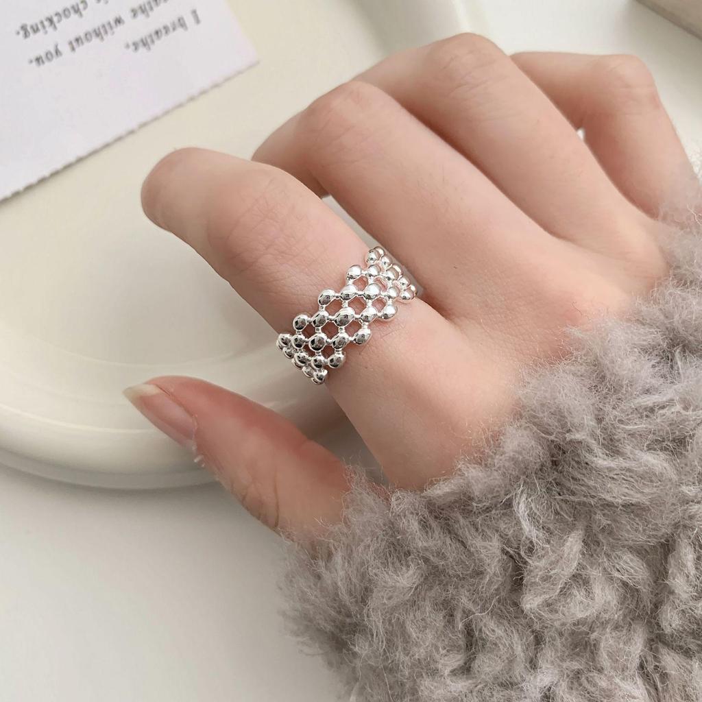Elegant Geometric Hollow Flower Ring: Versatile, Stackable Beaded Design for Women's Fashion
