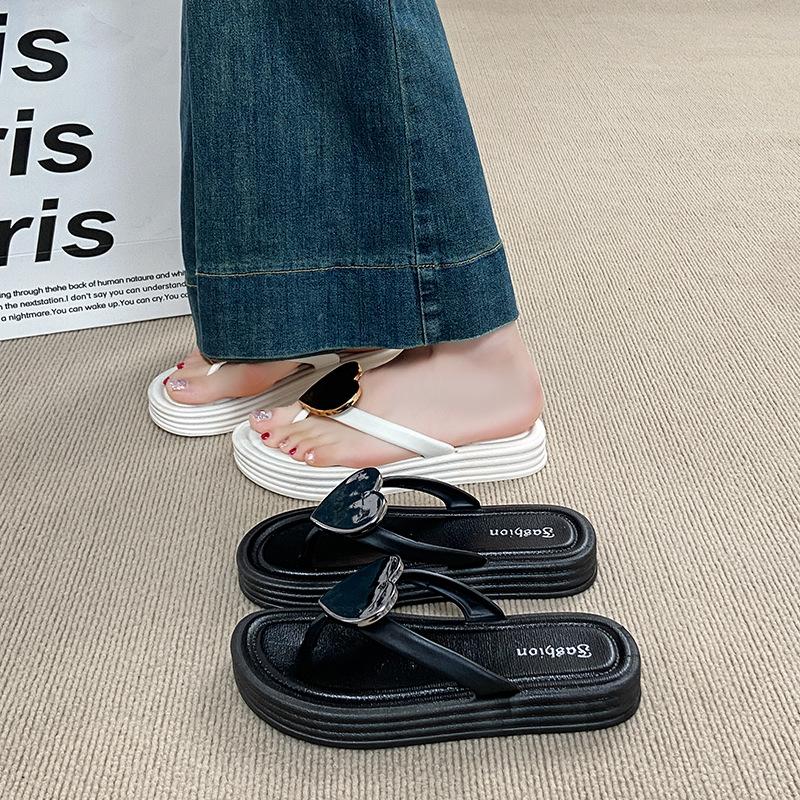 Modische offene Zehen Metall Herz Hausschuhe Rutschfeste PVC Hausschuhe Für Damen Weiche Sohle Strandbekleidung Schuhe Küsten Slides Sandalen Outdoor