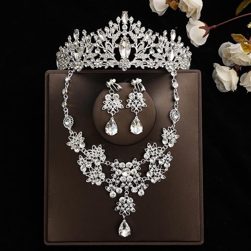 Ensemble Nuptial Féerique: Couronne, Collier & Boucles d'oreilles – Parfait pour un Mariage ou un Anniversaire