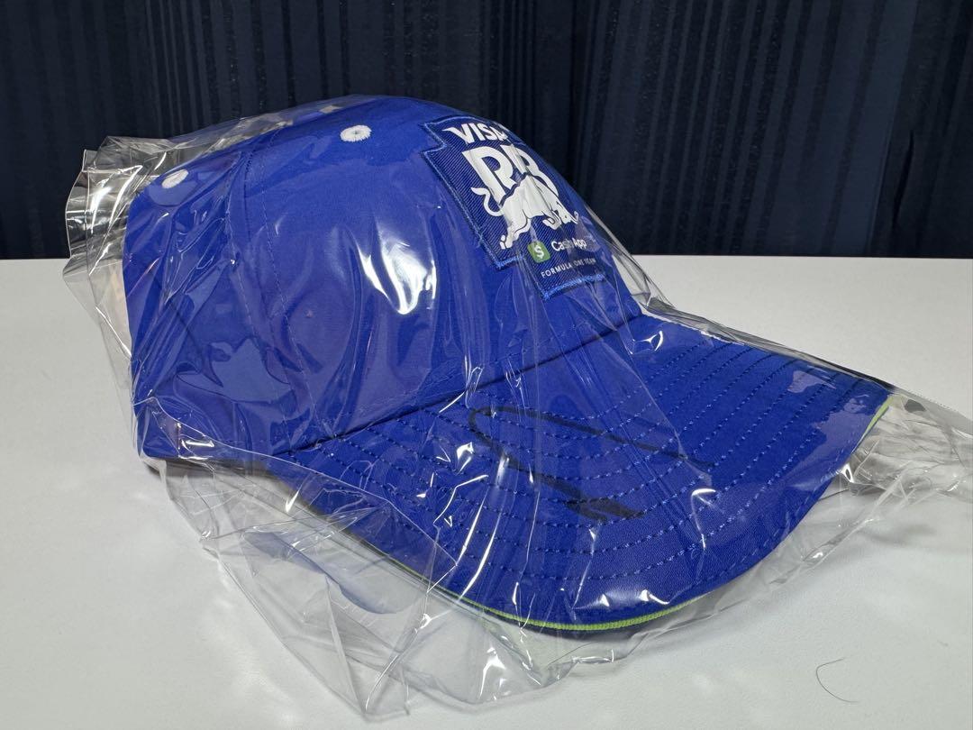 

[USED] F1 driver Yuki Tsunoda s autographed VCARB cap