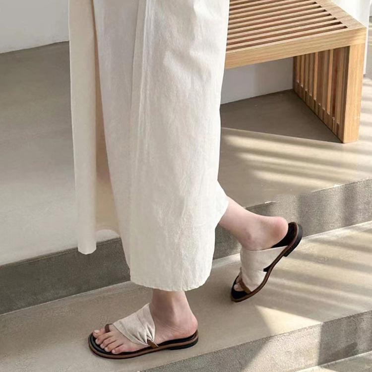 Korean Version of Niche Design Sense Leopard Print Cover Toe Flat Bottom Slippers Women's Outer Wear Summer New Fashion Beach Vacation Sandals