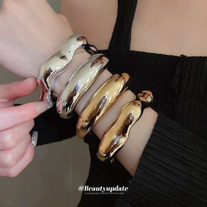 European and American Niche Irregular Bangle: High-End Fashion Design Bracelet for a Unique, Stylish Look