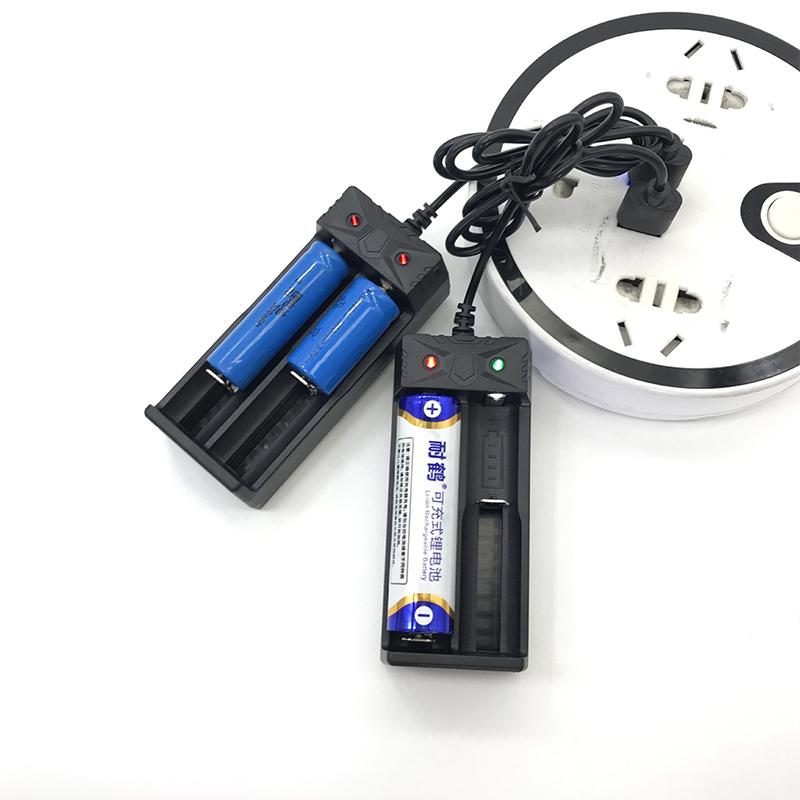 2 bővítőhelyes USB kettős 18650 töltő 3,7 V újratölthető lítium akkumulátor 18650 akkumulátor töltő 18500/18490/16340/14500 akkumulátorhoz