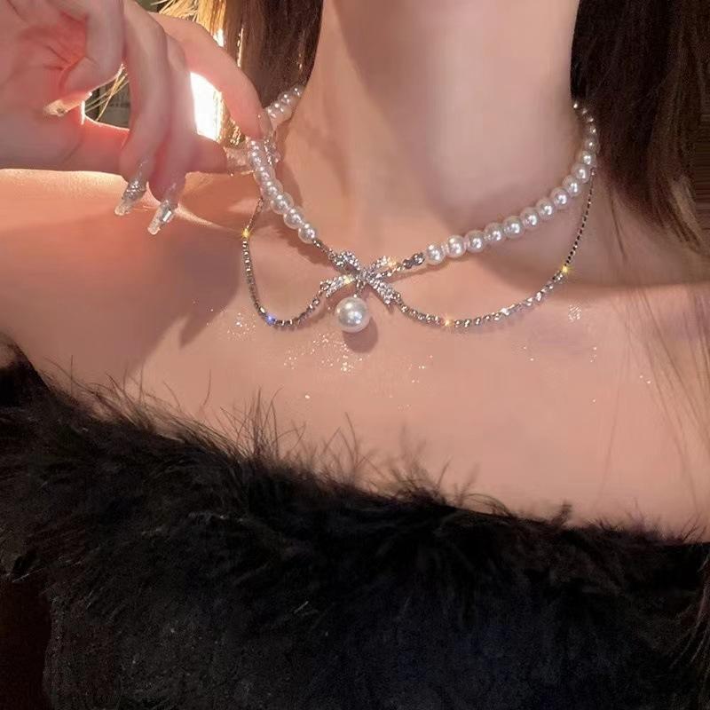 Gentle and High-end Bow Pearl Necklace Niche Retro Pendant Light Luxury Collarbone Chain Temperament Neck Chain