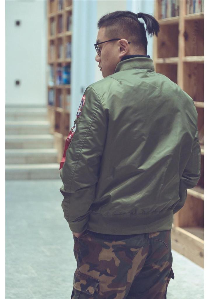 Trendy 2025 American Style Men's MA-1 Air Force Pilot Jacket with Badge Embroidery for Spring/Autumn.