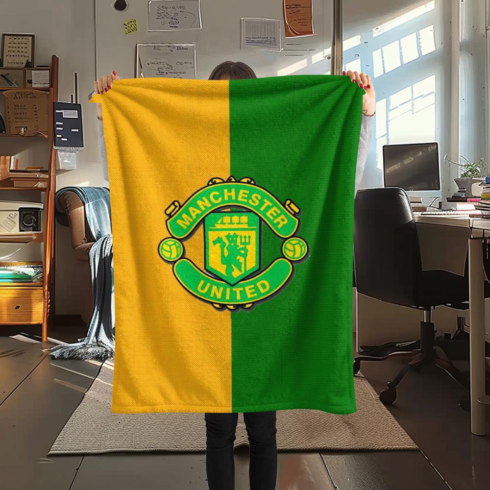 1 szt. Koc Flanelowy z Nadrukiem MANCHESTER UNITED Wysokiej Jakości Ciepły Komfortowy Pokrowiec na Wszystkie Pory Roku Idealny na Prezenty Wystrój Domu