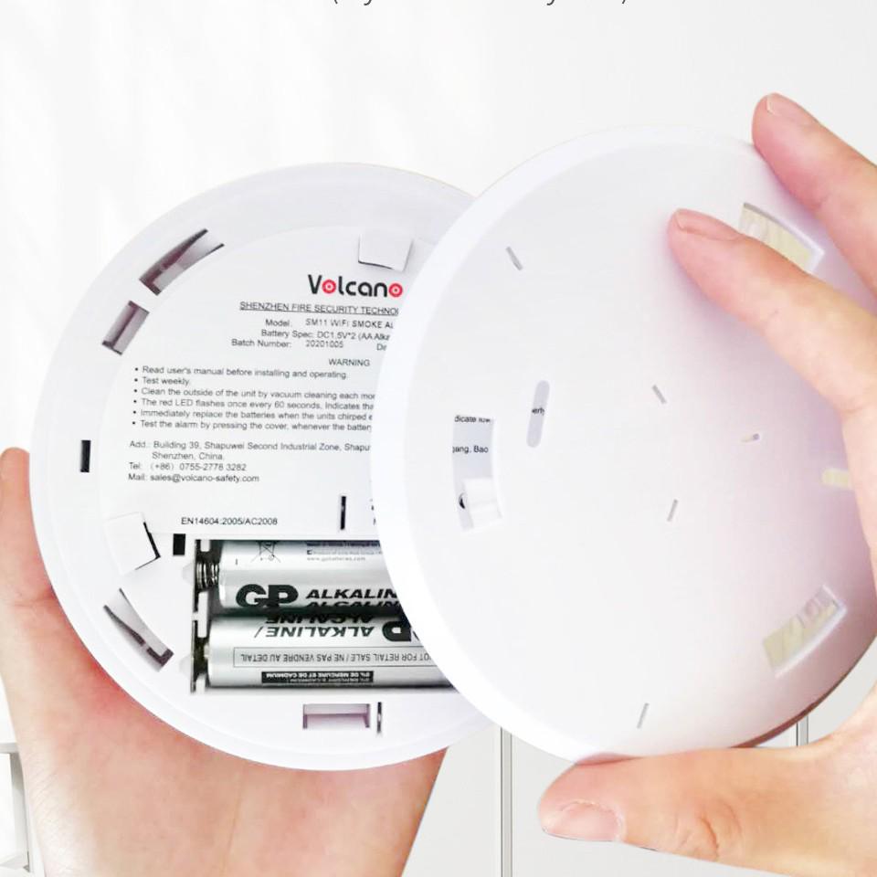 Smart WiFi Smoke and Fire Alarm Detector with Sound and Light Alerts