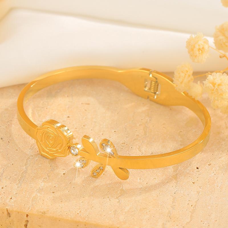 Fashionable and Luxurious Creative Rose Flower Outfit for Women to Wear Open Spring Bracelet