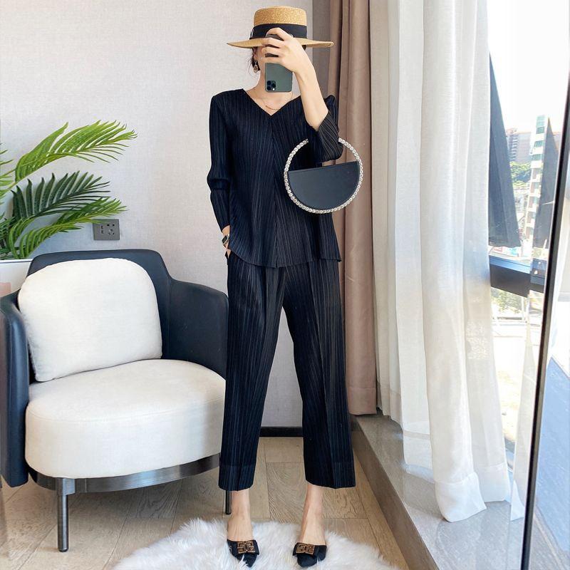 Set de modă șifonat și elegant pentru reducerea vârstei pentru femei de primăvară și toamnă, top nou, pantaloni drepti, set din două piese