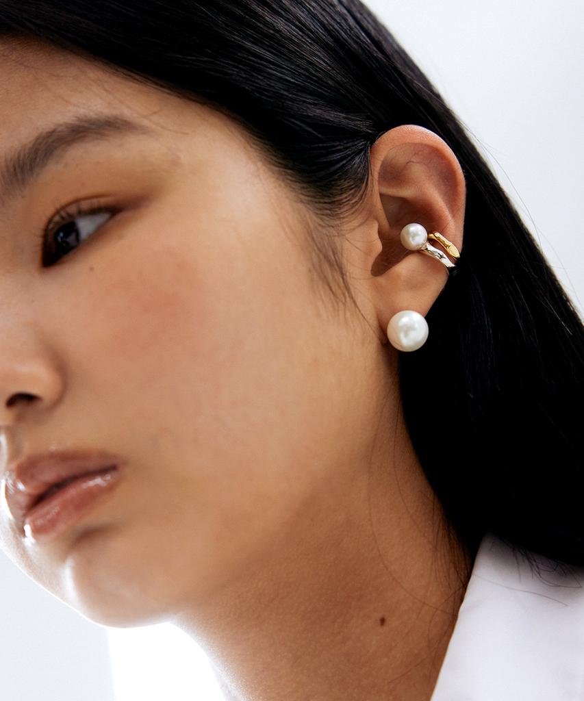 Marta White Pearl Earring