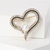 Simple Pearl-Set Diamond Love Brooch, High-End Exquisite Heart-Shaped Corsage Fashion Coat, Shawl Anti-Light Buckle