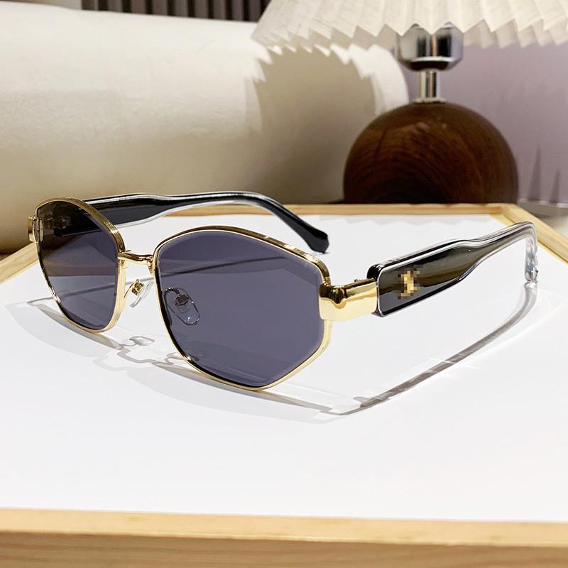 Retro Polygon Sunglasses Women Uv400 Metal Frame Travel Sun Protection For Fashionistas