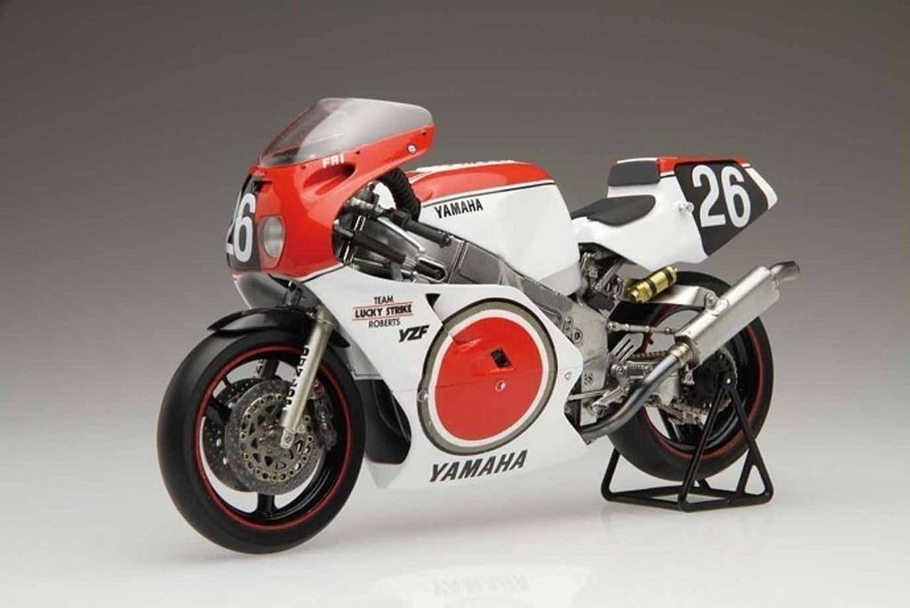 Fujimi Models Yamaha YZF750 Team Lucky Strike Roberts 1/12 '87