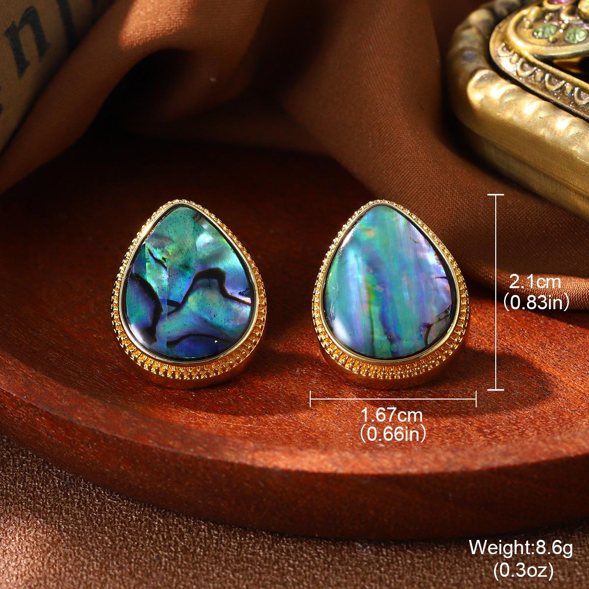 

Court style niche abalone shell stud earrings French new temperament earrings retro geometric diamond-set premium earrings
