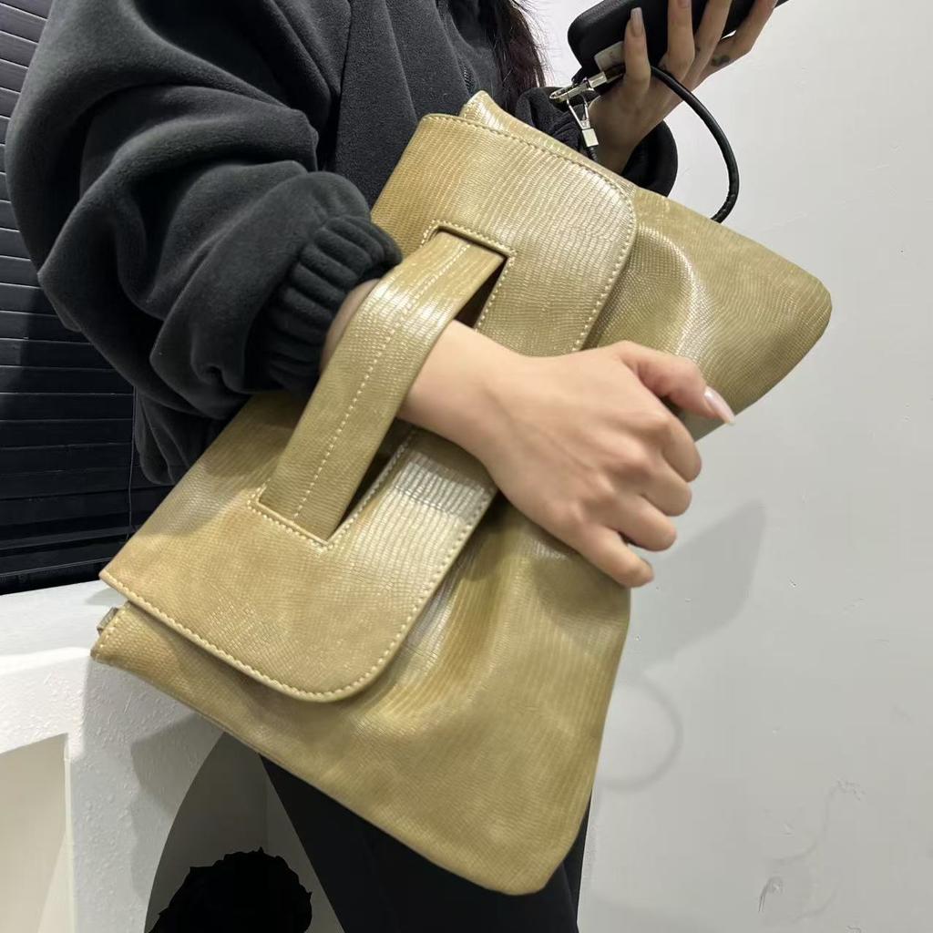 Ladies' Fashion Handbag with Fine Serpentine Pattern High Capacity Retro New Document Storage Bag