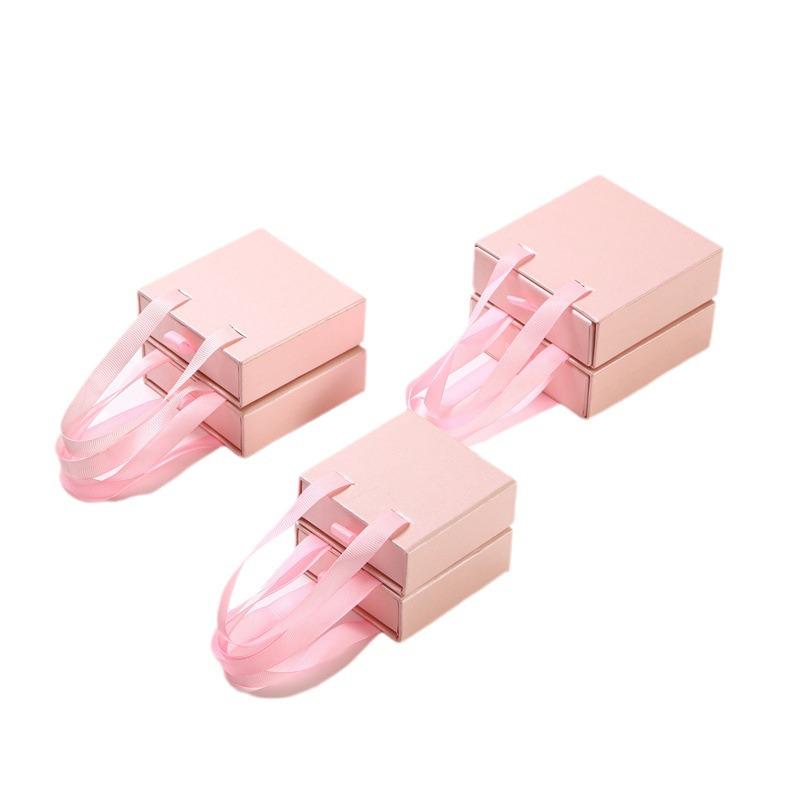 

Компактна скринька для зберігання прикрас: каблучок, сережок-гвоздиків, кольє та кулонів Black; 8x8x3.2cm (With Sponge)