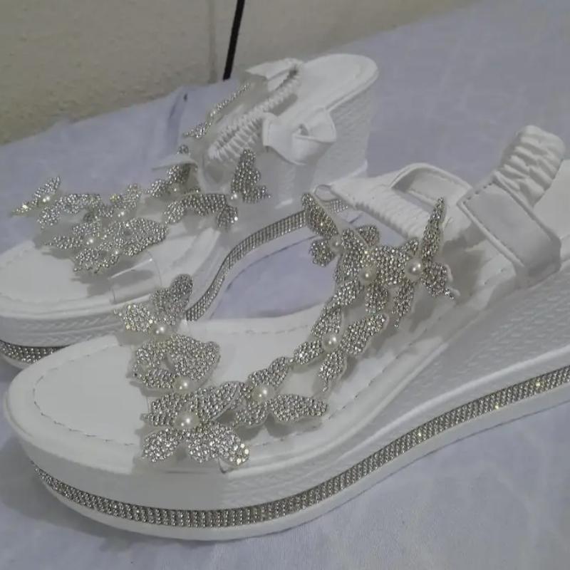 Keilsandalen für Damen mit Schmetterlingsperle, offener Spitze, dicker Sohle, Slip-On-Design mit PU-Bezug