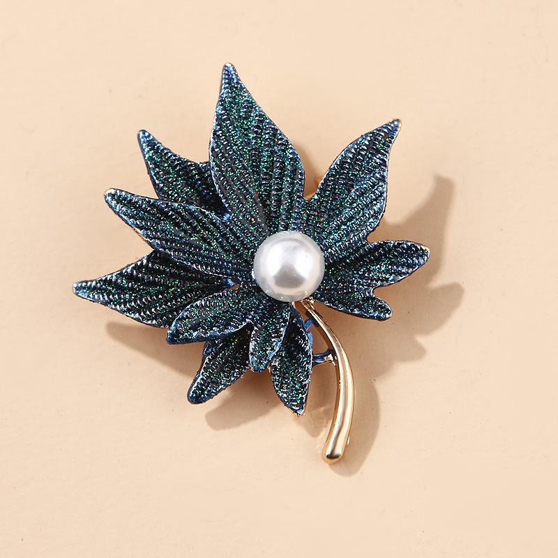 

Vintage Pearl Double Layer Maple Leaf Brooch Women s Fashion Perfect Gift for Couples Beautiful Jumper Blazer Pin Accessories